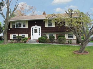 848 Fairfield Ct, Yorktown Heights, NY 10598
