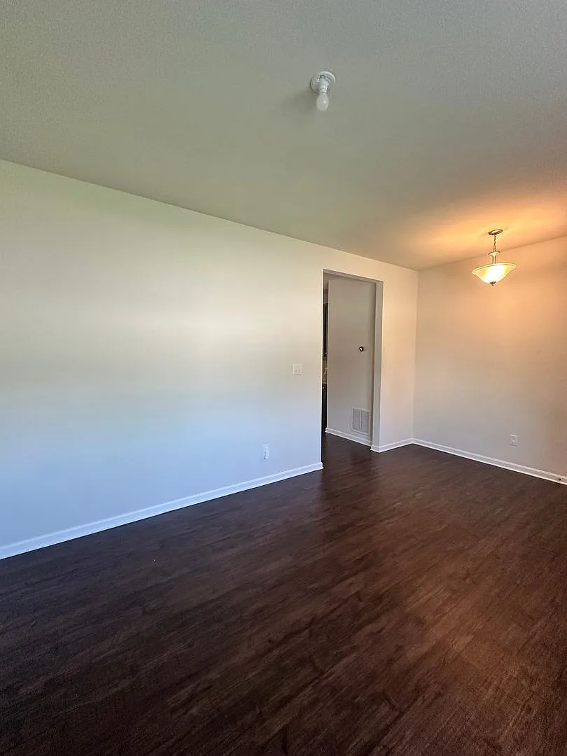 Spacious 4-Bedroom Home Available Now! — Photo 4