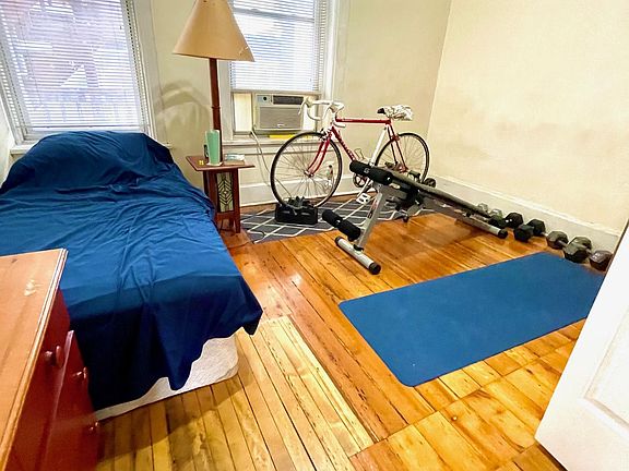4th image of 1041 W Grand Ave #3