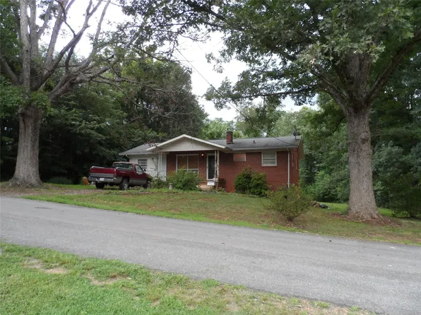 205 Phillips St SE, Morganton, NC 28655
