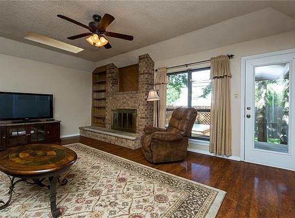 5th image of 2033 Tanglewood Dr