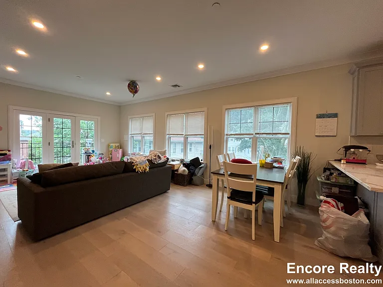 32 Cummins Hwy #4 — Photo 3