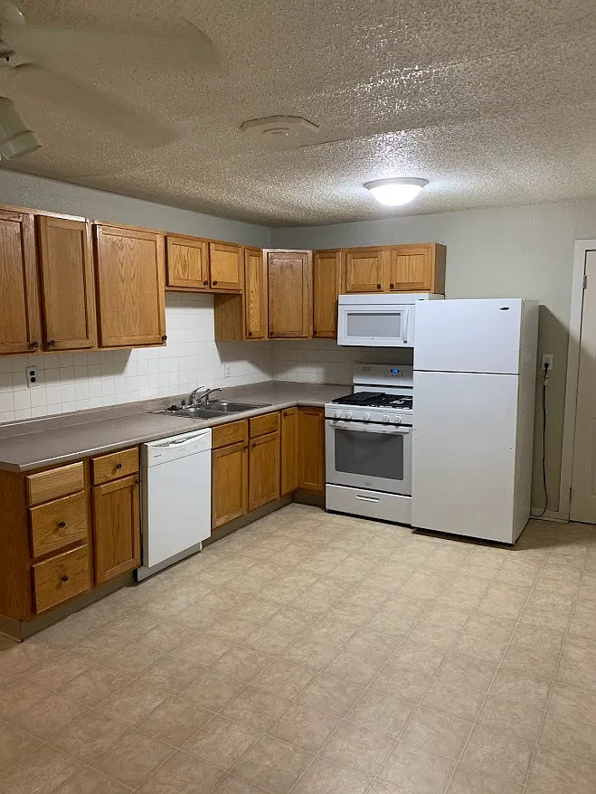 2 bed, 792 sqft, $1,200 — Photo 3