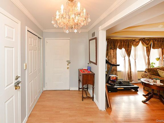 2nd image of 7 S Oak Street