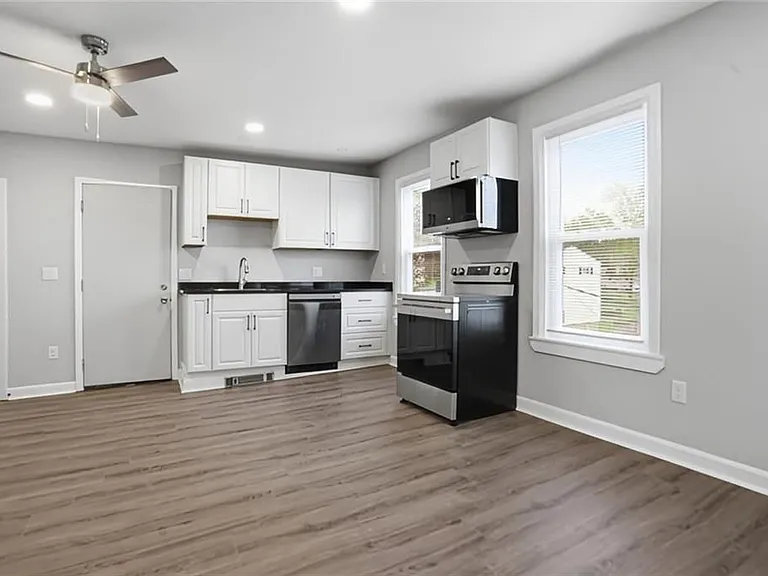 188 Division St #2F — Photo 14