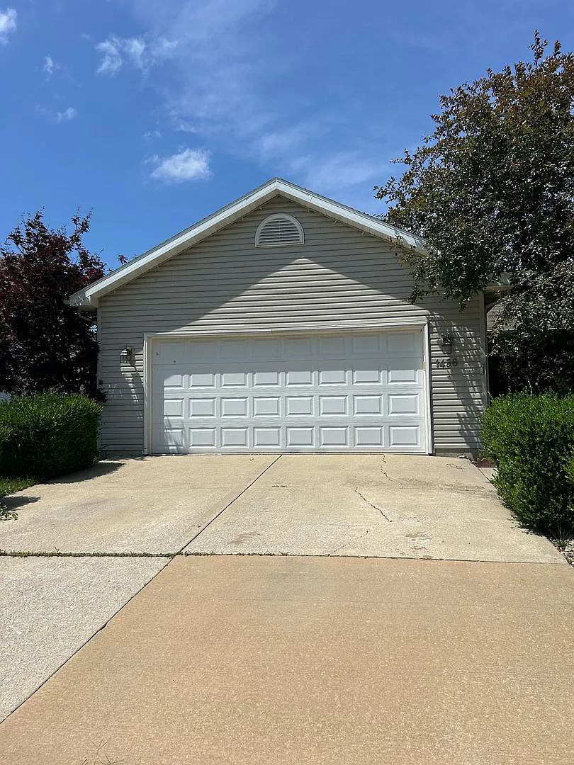 1456 Kingsley Drive — Photo 2