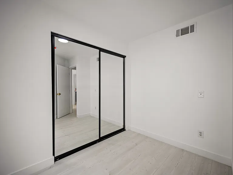 920 Everett St #2 — Photo 13