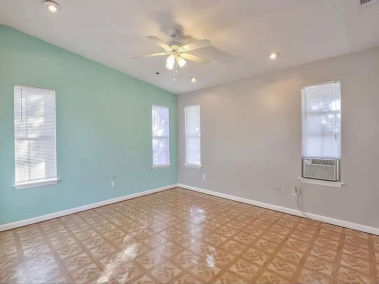 2093 Greenwood Dr — Photo 15