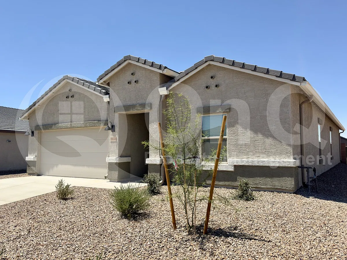 4 bed, 2.0 bath, 2051 sqft, $2,399 — Photo 2