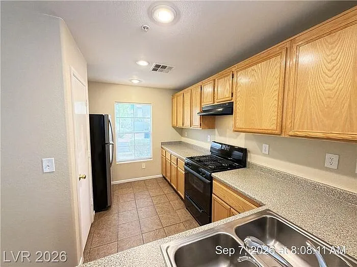 3 bed, 2.5 bath, 1337 sqft, $1,775 — Photo 3