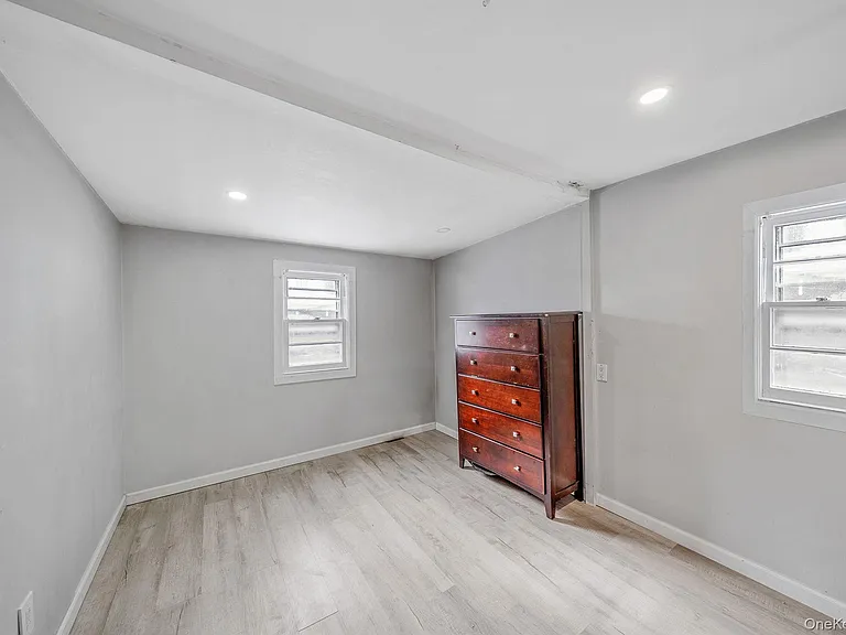 158 Mohawk St — Photo 10