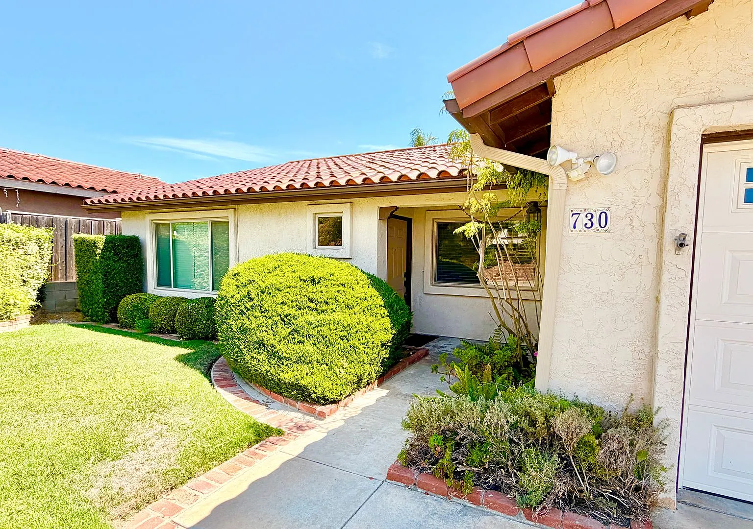 Lovely Single Story Home in Quiet Neighborhood of Fallbrook, Minutes to Everything! — Photo 2
