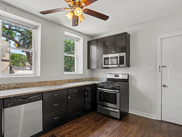 2257 W Hirsch St #1E — Photo 4