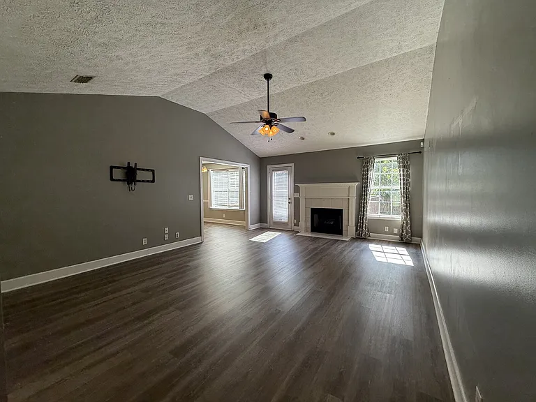 1252 Ballater Dr — Photo 3