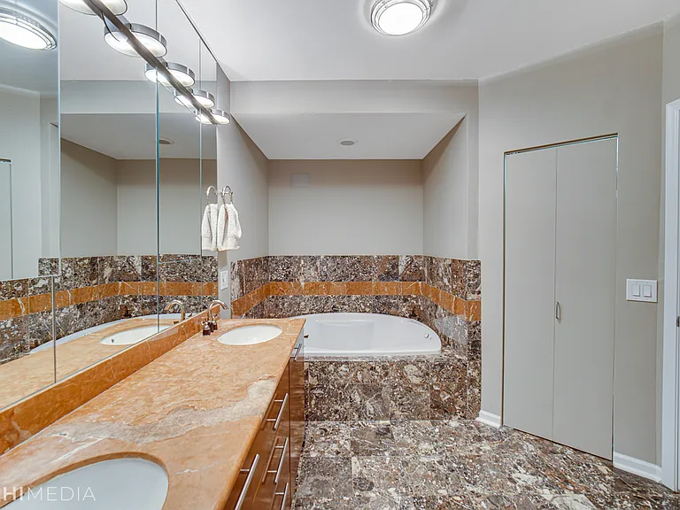 635 N Dearborn St #1105 — Photo 17