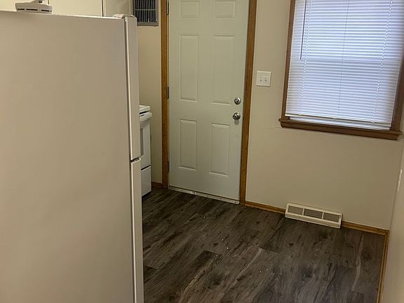 3rd image of 5870-5876 Tower Rd #70-2
