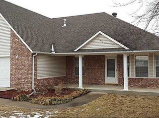 2203 S 9th St, Rogers, AR 72758