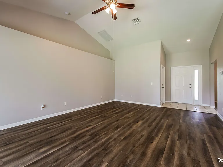 223 Beckley Dr — Photo 5