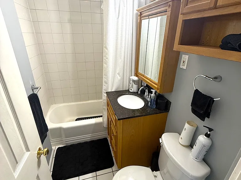 518 E 3rd St #1 — Photo 4
