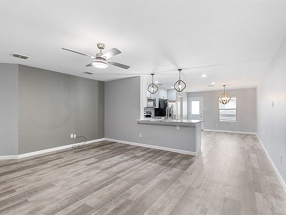 3rd image of 14109 Cochise Dr