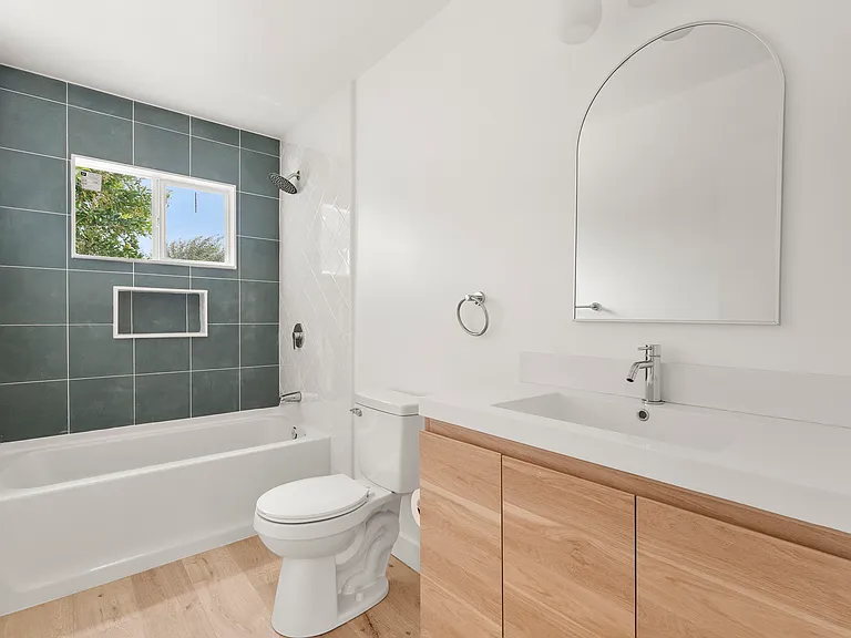 21731 Bryant St — Photo 16
