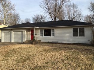 4530 SW 21st St, Topeka, KS 66604