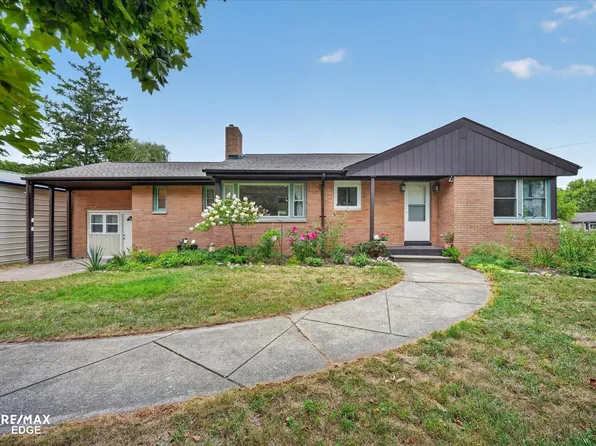8335 Fenton Rd, Grand Blanc, MI 48439