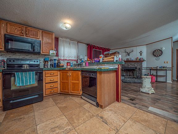 5th image of 1602 Pickshein Rd