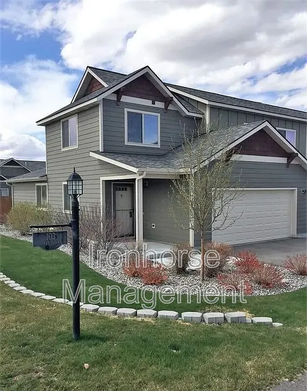 3 bed, 2.5 bath, 1561 sqft, $2,550 — Photo 1