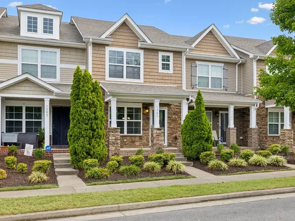 1305 Riverbrook Dr, Hermitage, TN 37076