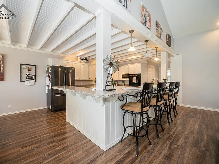 800 Shore Line Dr — Photo 11