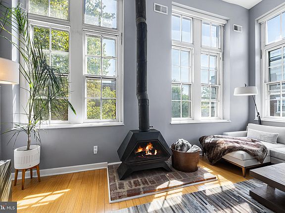 5th image of 1023-25 Clinton St #301