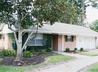 213 Anglewood Ct, Angleton, TX 77515