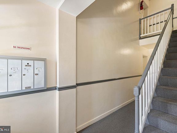4th image of 3373 S Stafford St APT B1