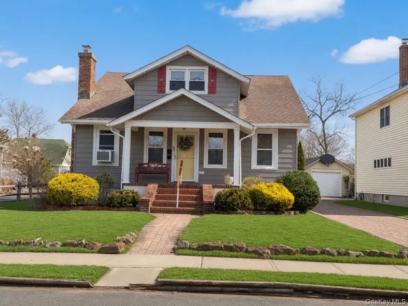 147 Church Avenue, Islip, NY 11751