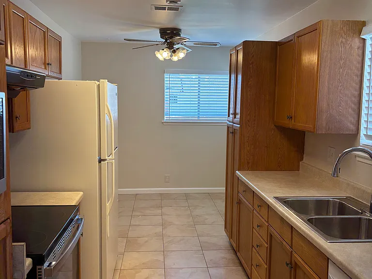 1286 Petal Way — Photo 4