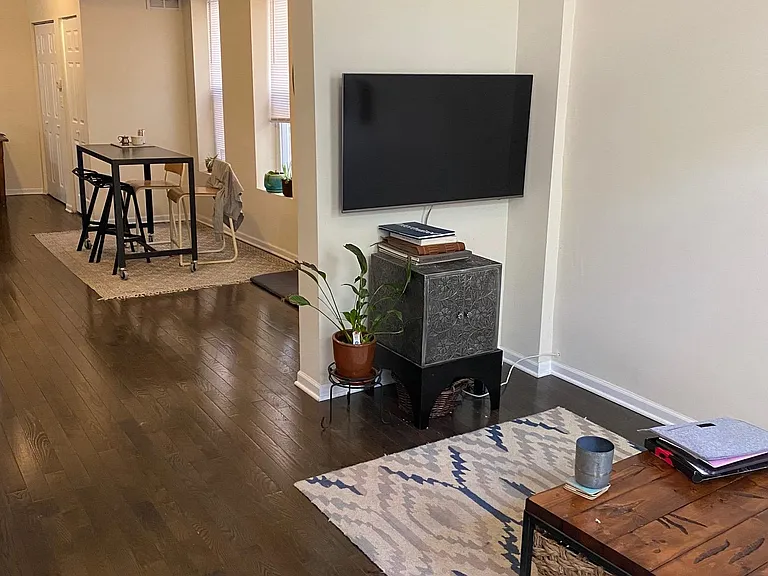 1317 W 19th St #2 — Photo 3