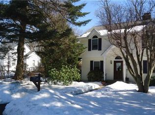 29 Aberdeen Dr, Huntington, NY 11743