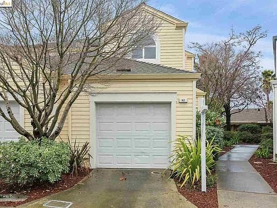 1st image of 42 Oak Park Dr