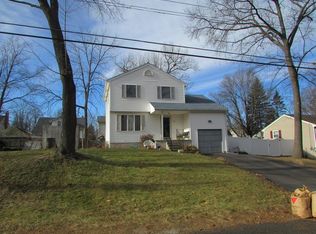 72 Larchmont St, Springfield, MA 01109