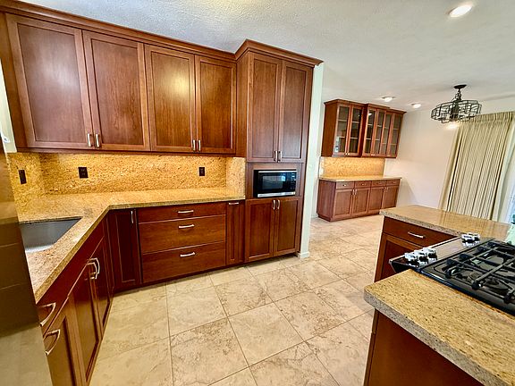 3rd image of 4161 Palaumahu St
