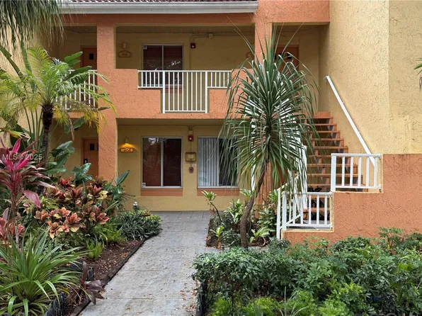 906 Coral Club Dr #906, Pompano Beach, FL 33071