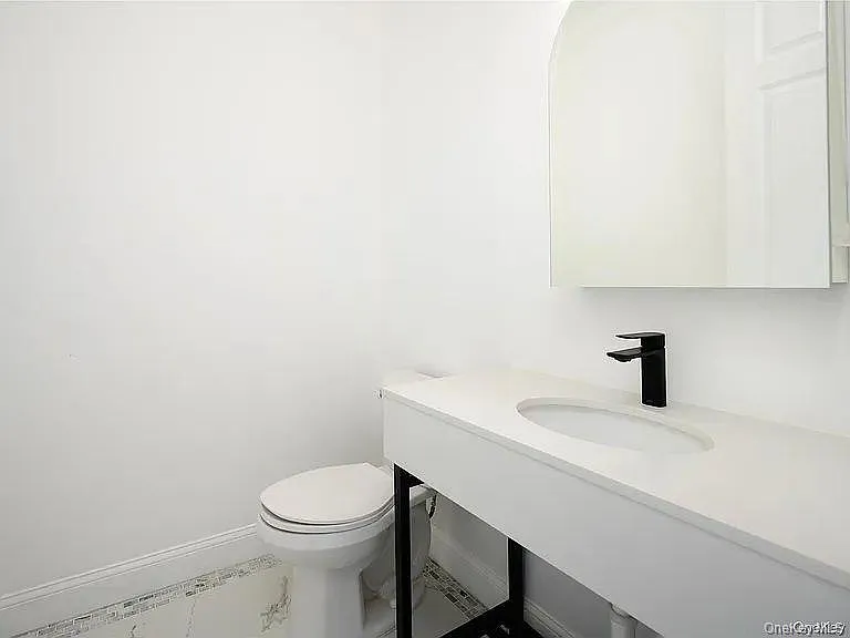 3 bed, 2.5 bath, 1786 sqft, $3,700 — Photo 4