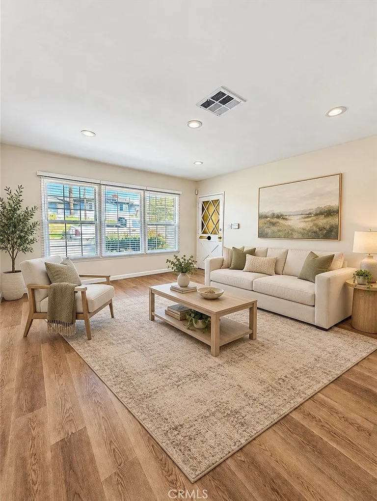 2 bed, 1250 sqft, $3,300 — Photo 3