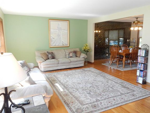 5th image of 15401 Pine Dr