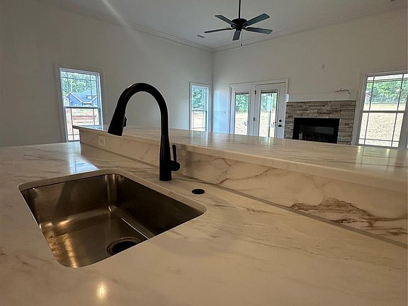 5th image of 4911 Southview Dr