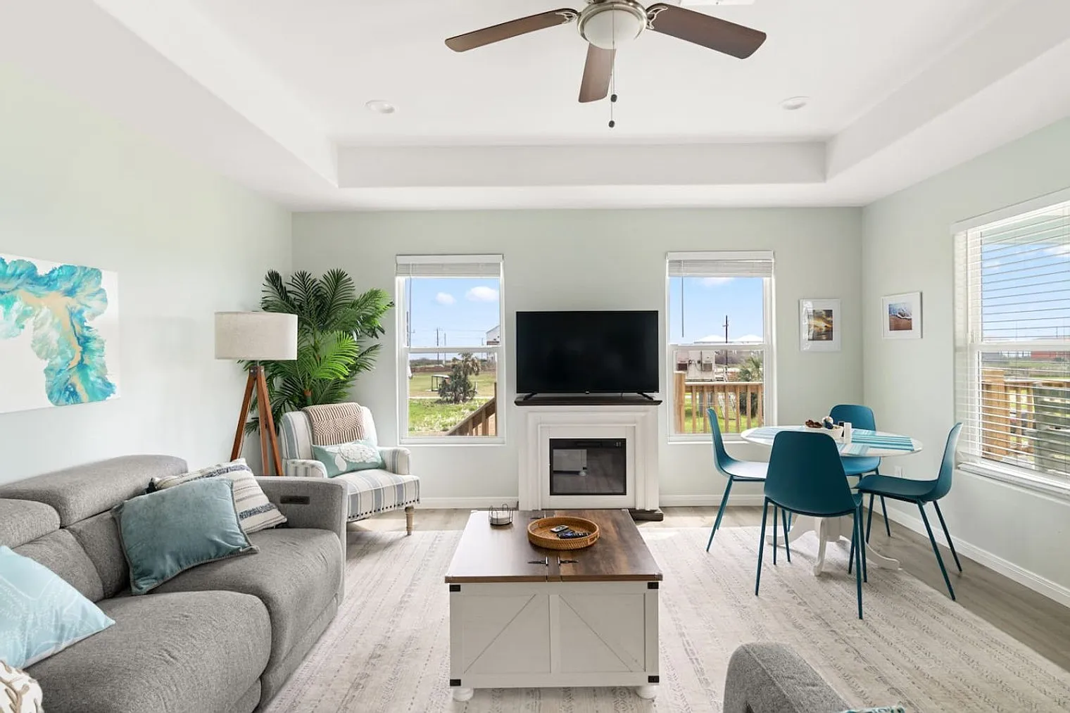 4 bed, 2.0 bath, 1130 sqft, $2,364 — Photo 3