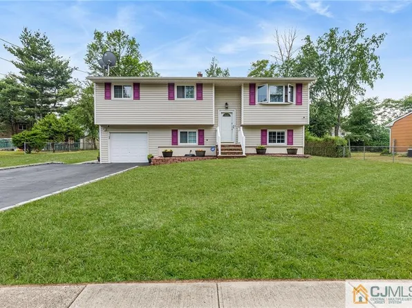 14 Davis Ave, Piscataway, NJ 08854