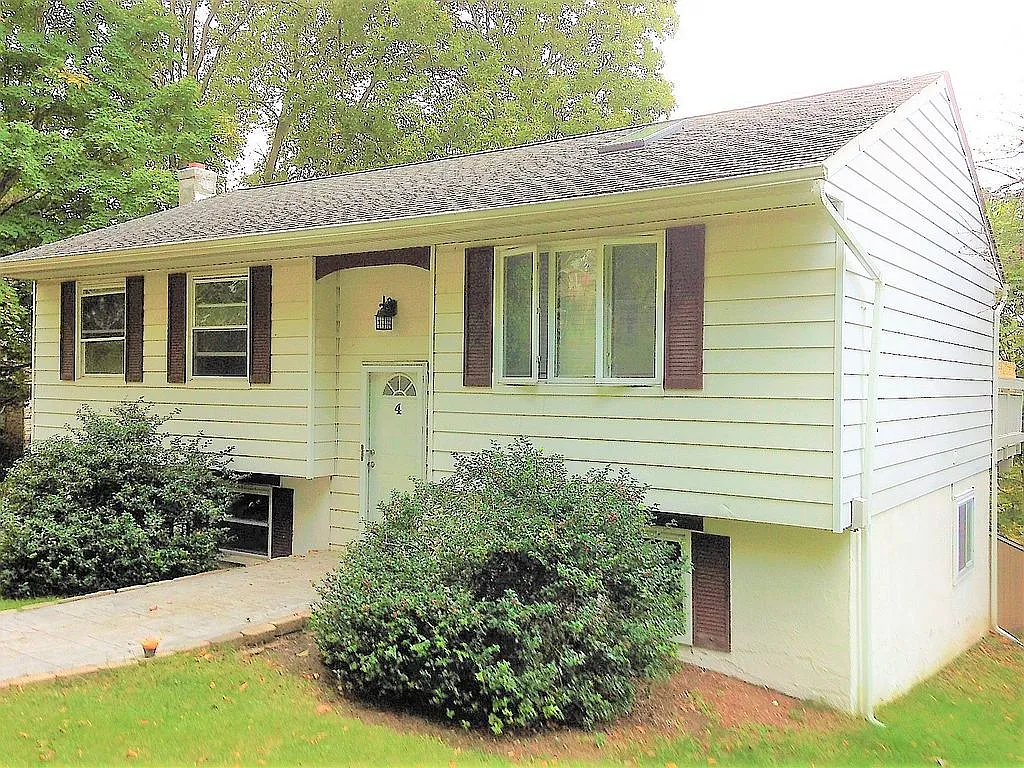 4 Colleen Ln photo 1