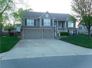 5116 Kingfisher Dr, Lees Summit, MO 64082